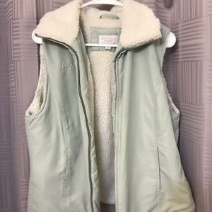 •• Mint Light Green / Cream Vest. ••